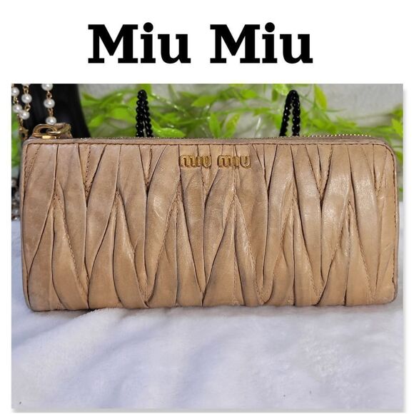 Authentic Miu Miu Matelasse Beige Leather Wallet - Picture 1 of 17